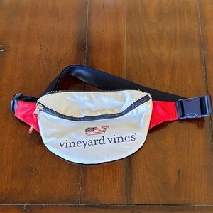 NWOT Vineyard Vines Patriotic Belt Bag